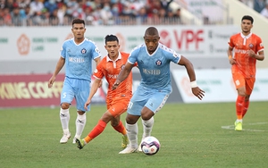 Nhiều hệ lụy nếu V-League lùi 6 tháng