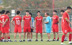 Bình luận viên Quang Huy: 'Chưa cần lập hai đội tuyển quốc gia riêng biệt'