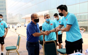 Đội tuyển Việt Nam tập trung: Vượt qua cơn bão