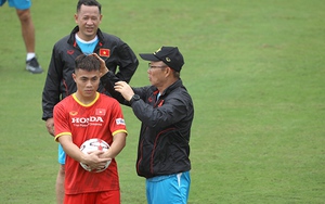 Hoàng Anh thừa nhận chưa đủ trình độ so với Hùng Dũng