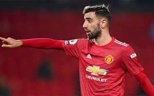 MU: Bruno Fernandes bị bắt bài, Ole tính sao?