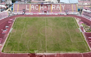 'Nóng' chuyện cái sân V-League