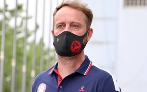 Thầy ngoại bấp bênh ở V-League