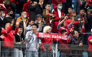 CĐV Hải Phòng phấn khích khi áp đảo CĐV Hà Nội