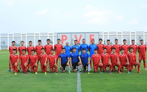 Làm bóng đá khó lắm!