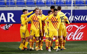 Barcelona: Niềm vui của những kẻ chầu rìa