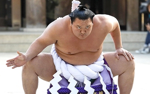 Khi nhà vô địch sumo cũng mắc Covid-19