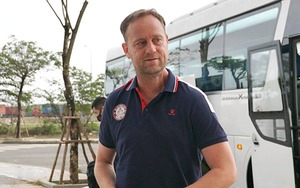 CLB TP.HCM loay hoay với HLV Polking