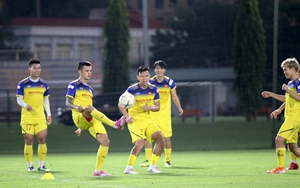 Khi tuyển Việt Nam và U22 Việt Nam 'nội chiến'