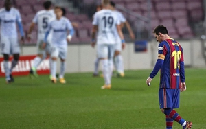 Hãy trừ lương Messi, nếu có thể!