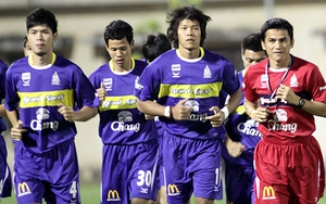 Bầu Đức vẫn dè chừng Kiatisuk