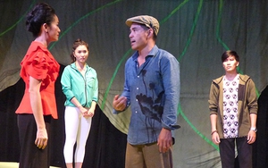 Vở kịch 'Chạy": Hạnh phúc xanh và nhẹ như chiếc lá sen