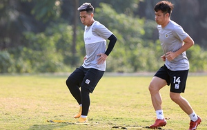 Quốc Long cạnh tranh vị trí với các đàn em ở Hà Nội FC