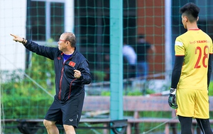 HLV Park Hang Seo chạy đua cùng thời gian