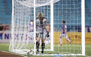 Thủ môn Bùi Tiến Dũng đi tìm 'ngày xưa đã mất'