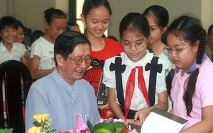 Nhạc sĩ Phạm Tuyên - 'Ca khúc hóa' những bài đồng dao