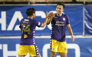 HLV Nguyễn Thành Vinh: 'Cầu thủ trẻ Hà Nội trưởng thành nhanh nhờ các đàn anh'