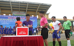 Người quan sát: Trả nợ cho đời