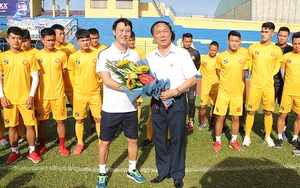 'Cảm ơn bầu Đệ cho tôi một vé về bóng đá tuổi thơ'