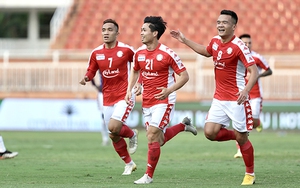 Covid-19 trao cơ hội, tiền đạo nội từ chối