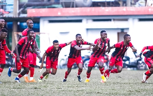 'Chợ Tây' giữa lòng bóng đá Việt