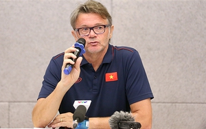 HLV Troussier và U19 Việt Nam gặp khó trước giải châu Á