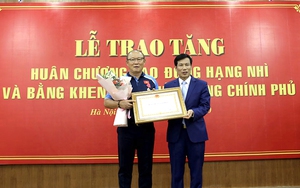HLV Park Hang Seo nhận Huân chương hạng Nhì: Vinh dự và trách nhiệm
