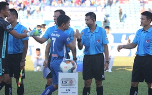 Trọng tài có phải là cái cớ?