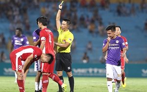 Bình luận viên Quang Huy: 'Trọng tài cần cả nghiêm và minh'