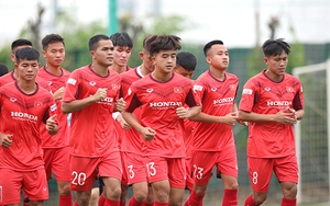 U22 Việt Nam tập trung, HLV Park Hang Seo 'đãi cát tìm vàng'