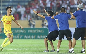 Mai Xuân Quyết ghi siêu phẩm và chờ cơ hội từ HLV Park Hang Seo