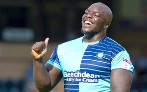 Adebayo Akinfenwa: 'Quái vật' bóng đá thế giới mơ làm đô vật