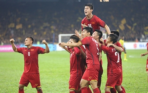 Tuyển Việt Nam sao phải cúi mặt khi đã chiến đấu