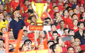 10 năm và một tình yêu màu đỏ