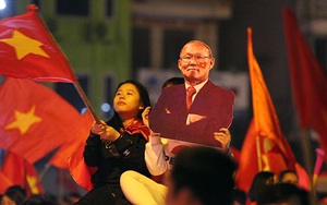 Hãy ở lại, thầy Park!