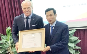 Huyền thoại golf Greg Norman: 'Cá mập trắng' trên sân golf và thương trường