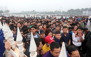 Vé xem trận Việt Nam - Malaysia: Còn hơn cả sốt!