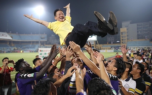 Khi bầu Đức... 'tung cờ trắng'