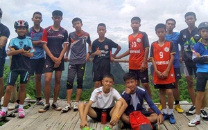 Vụ đội bóng nhí Thái Lan mắc kẹt trong hang sâu: Chờ phép màu ở chung kết World Cup