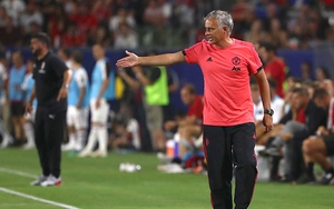 Trong mùa giải thứ 3 ở M.U, Mourinho đang phải chống lại… lịch sử