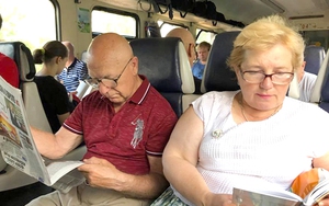 Trên những nẻo đường nước Nga: Một sáng, trên tàu ra ngoại ô