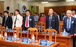 Chủ tịch Lê Hùng Dũng: 'Tư duy không logic mới có ý tưởng gạt bỏ bầu Đức khỏi VFF'