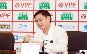 Nước mắt ông Chủ tịch VPF