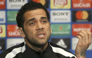 Dani Alves gây phẫn nộ vì phát biểu vô cảm về cái chết của Davide Astori