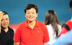 Người quan sát: Khách không mời...