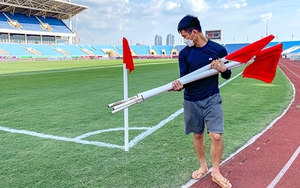 Người quan sát: Cái sân quốc gia...