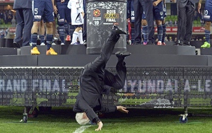 Người Úc chấn hưng bóng đá