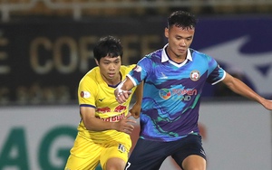 Trọng tài 'tặng điểm'