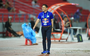 CĐV mong bầu Đức sớm gia hạn hợp đồng với HLV Kiatisuk