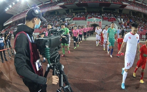 Bản quyền truyền hình V-League: Khi con gà biết... đẻ trứng!